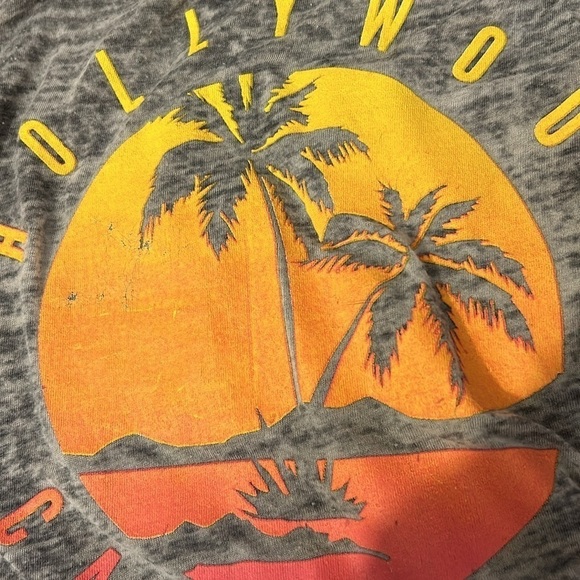 Popular 21 Graphic Distressed Tank | SIZE M - Picture 7 of 7